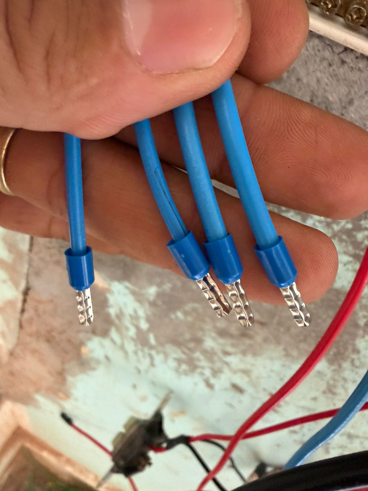 Crimpagem de Terminais Ilhós para Conexões Seguras