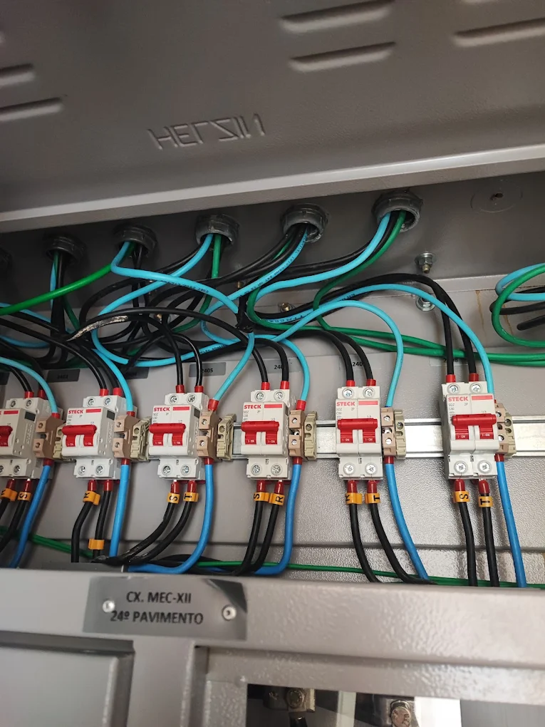 Adequação e Montagem de Quadros de Comando