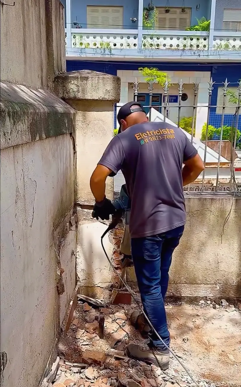 Jhonata Dias Eletricista Trabalhando
